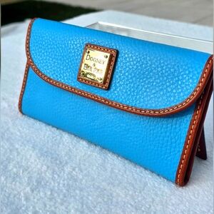 🩵Dooney & Bourke🩵 Continental aqua blue Pebble Leather Clutch NWT